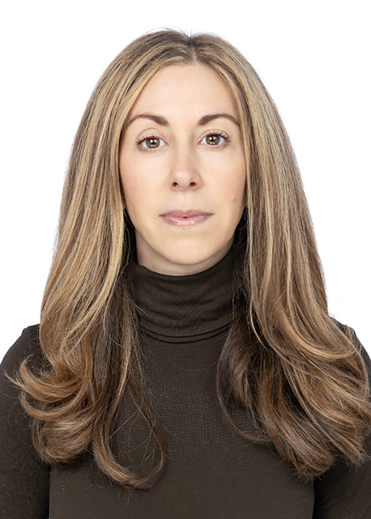 Compliant Canadian passport and citizenship photo sample taken by David Beyda Studio NYC